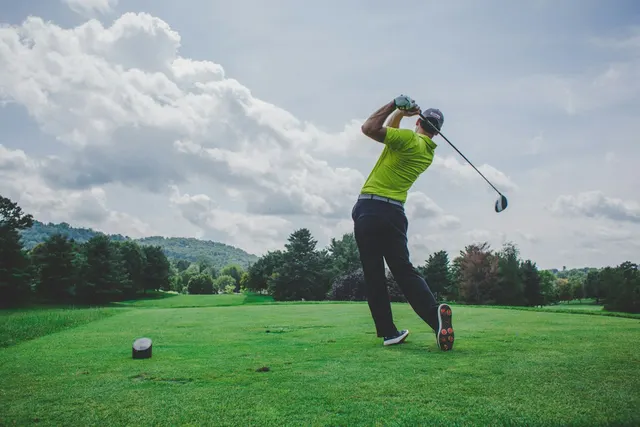 Golfeur sur un parcours — illustration historique
