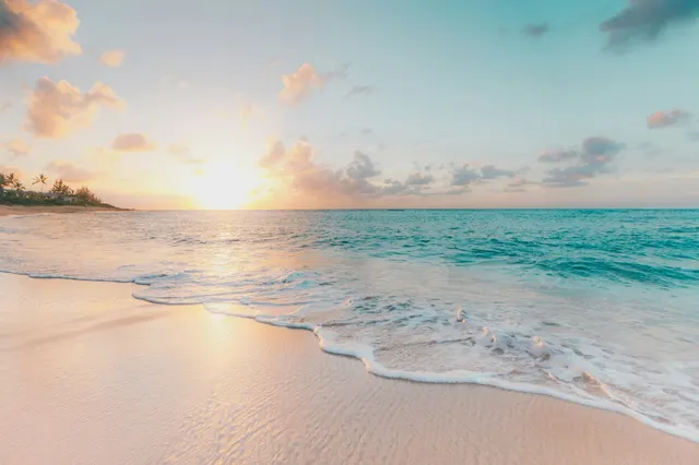 Plage au coucher du soleil — illustration historique
