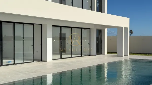 Villa S+4 à vendre – Zone Touristique