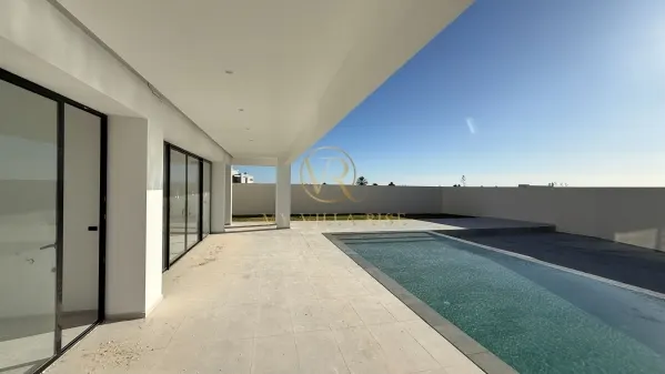 Villa S+4 à vendre – Zone Touristique