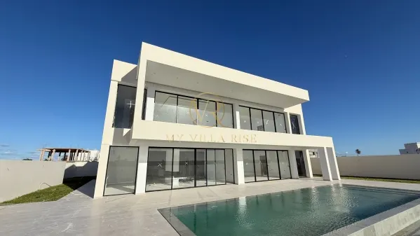 Villa S+4 à vendre – Zone Touristique