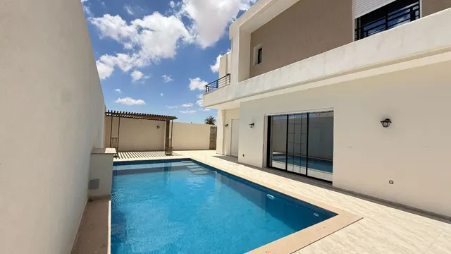 Villa S+5 à vendre - Houmt Souk