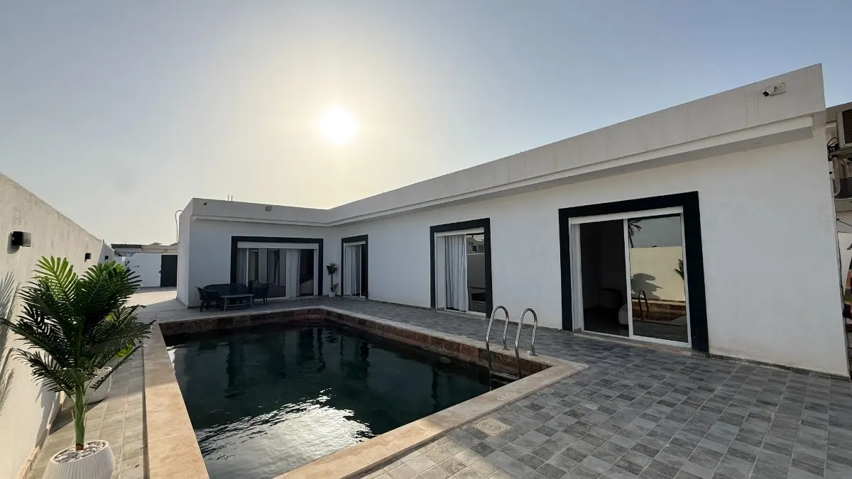 Villa S+2 avec piscine
