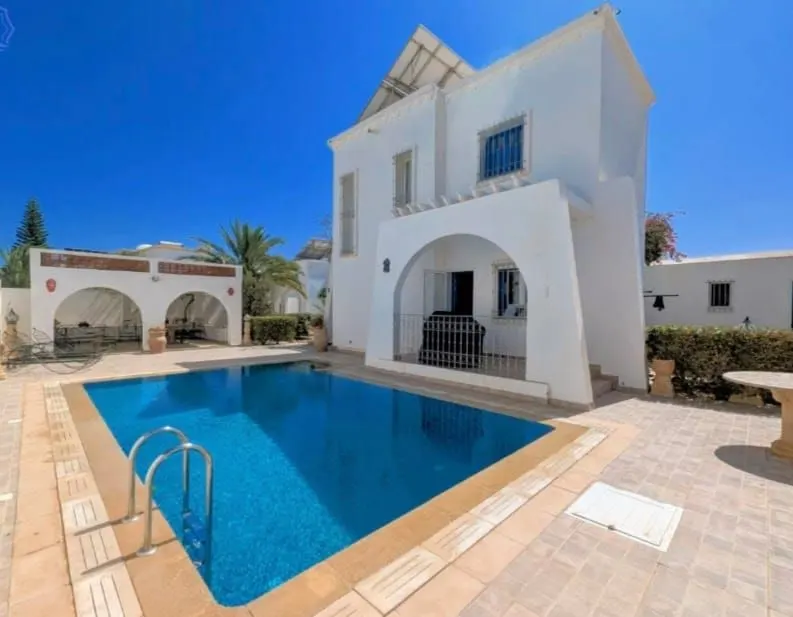 Villa S+3 avec piscine – Aghir, Djerba (zone urbaine)