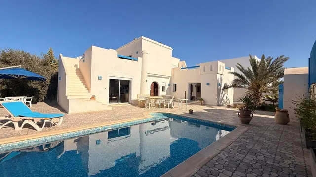 Villa S+3 avec piscine