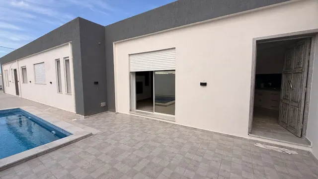 Résidence - 3 maisons avec piscines communes