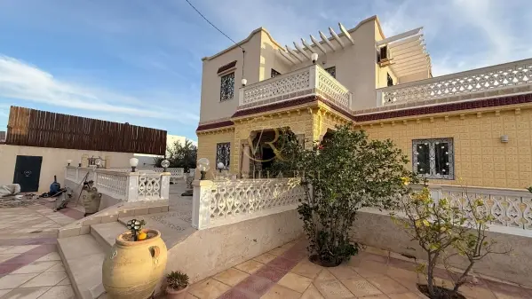 Villa d’Exception à Vendre - Tezdaine, Djerba