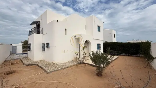 S+3 avec Piscine en Location Annuelle – Tezdaine