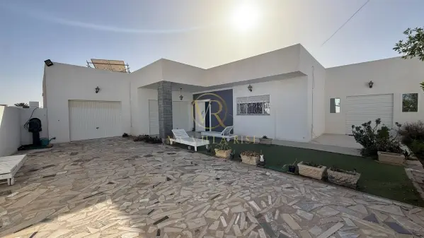 Maison S+3 à Vendre - El Mey, Djerba