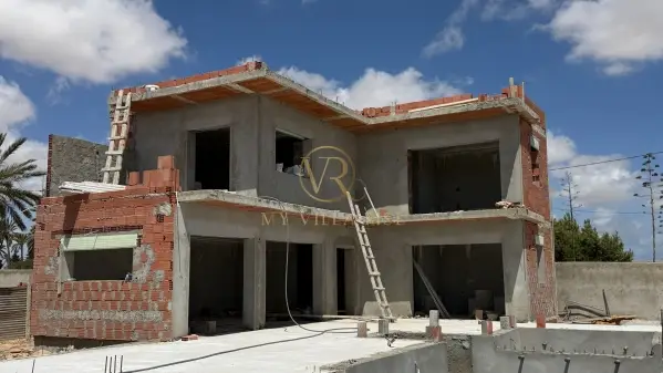 Villa S+3 en état de carcasse